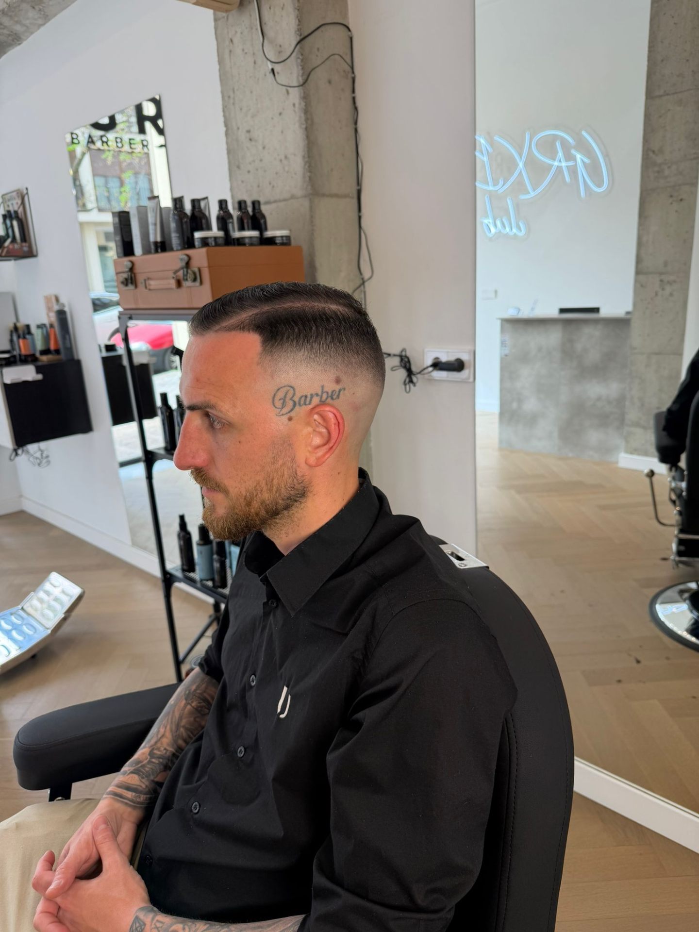 Corte francés con textura y degradado suave en GRX Barber Club Granada